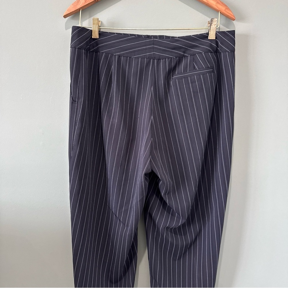 Tail Womens Black Pinstripe Cropped Pant Capri Size 10 Golf Outdoor Performance - Picture 7 of 13